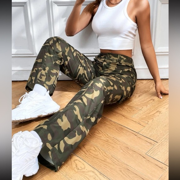 Camo Cargo Pants - Size 4 (S) - Picture 4 of 4